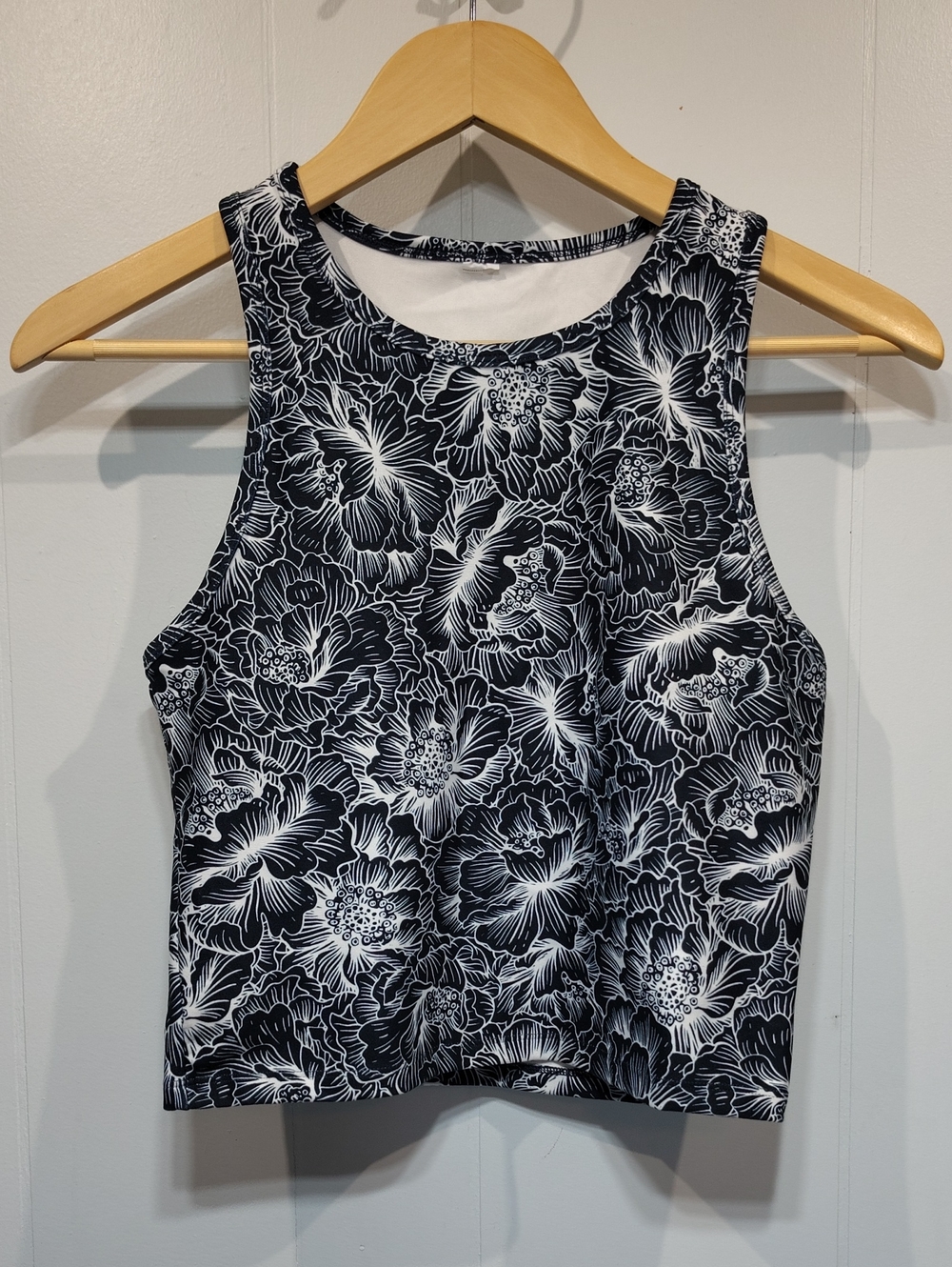 BALANCE COLLECTION Floral Performanceโ Top in Floral Black size S/M